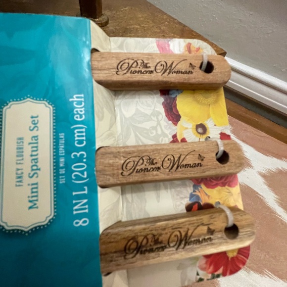 The Pioneer Woman Floral Mini Spatula Set with Wooden Handles - Picture 3 of 5